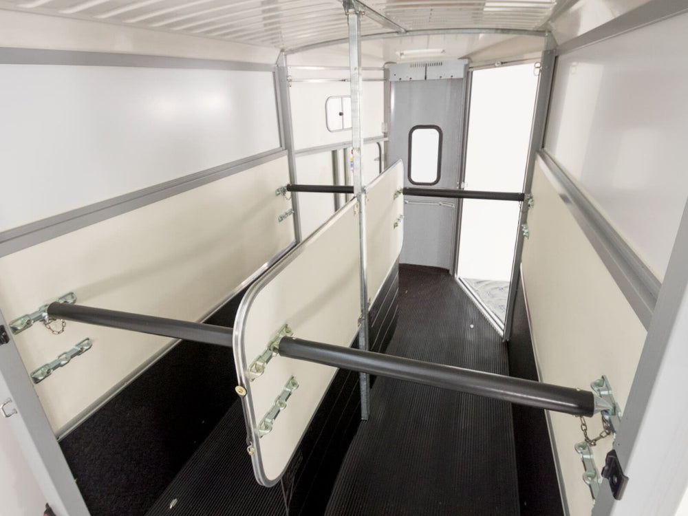 Ifor Williams Pferdeanhänger HB511|Heckklappen-Türkombination|silber-Neu