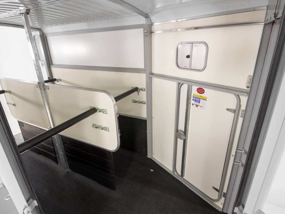 Ifor Williams Pferdeanhänger HB511|Heckklappen-Türkombination|silber-Neu